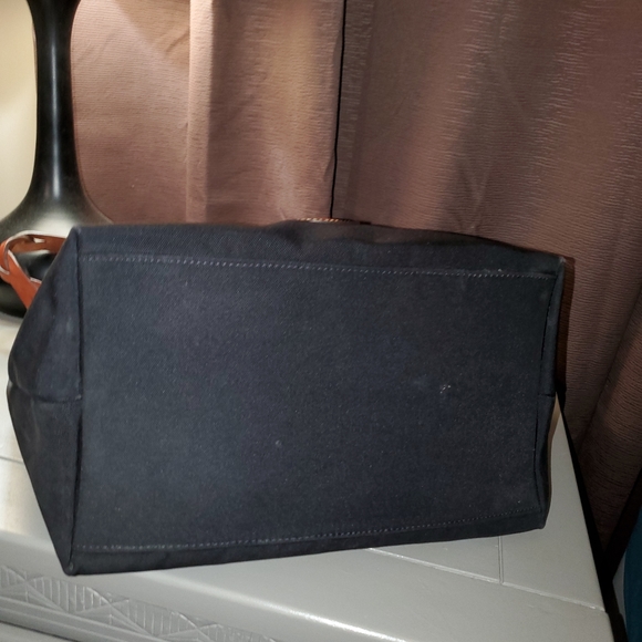 Dooney and bourke bucket bag - Picture 4 of 7